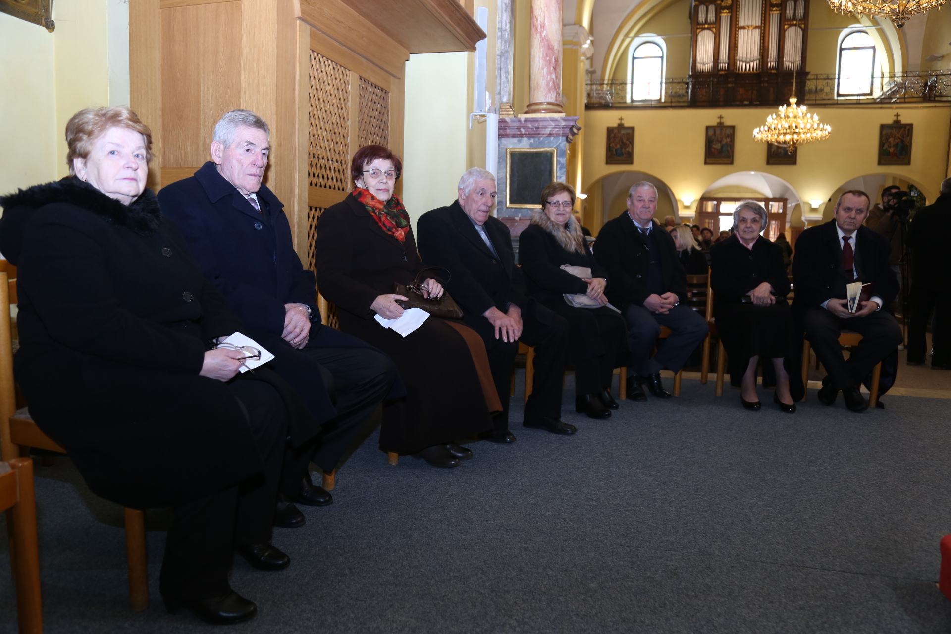 U crkvi sv. Nikole biskupa u Čakovcu sedam bračnih parova obnovilo bračne zavjete