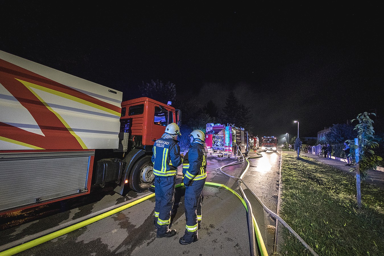 POŽAR U PRELOGU Brojni vatrogasci borili se s požarom bivšeg skladišta