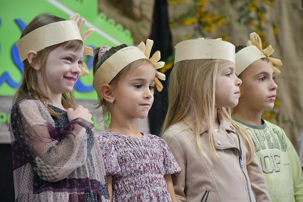 PROSLAVA JESENI Brojni zaljubljenici u kulturnu baštinu i tradiciju našega kraja okupili se na Danima zahvalnosti za plodove zemlje PROSLAVA JESENI Brojni zaljubljenici u kulturnu baštinu i tradiciju našega kraja okupili se na Danima zahvalnosti za plodove zemlje