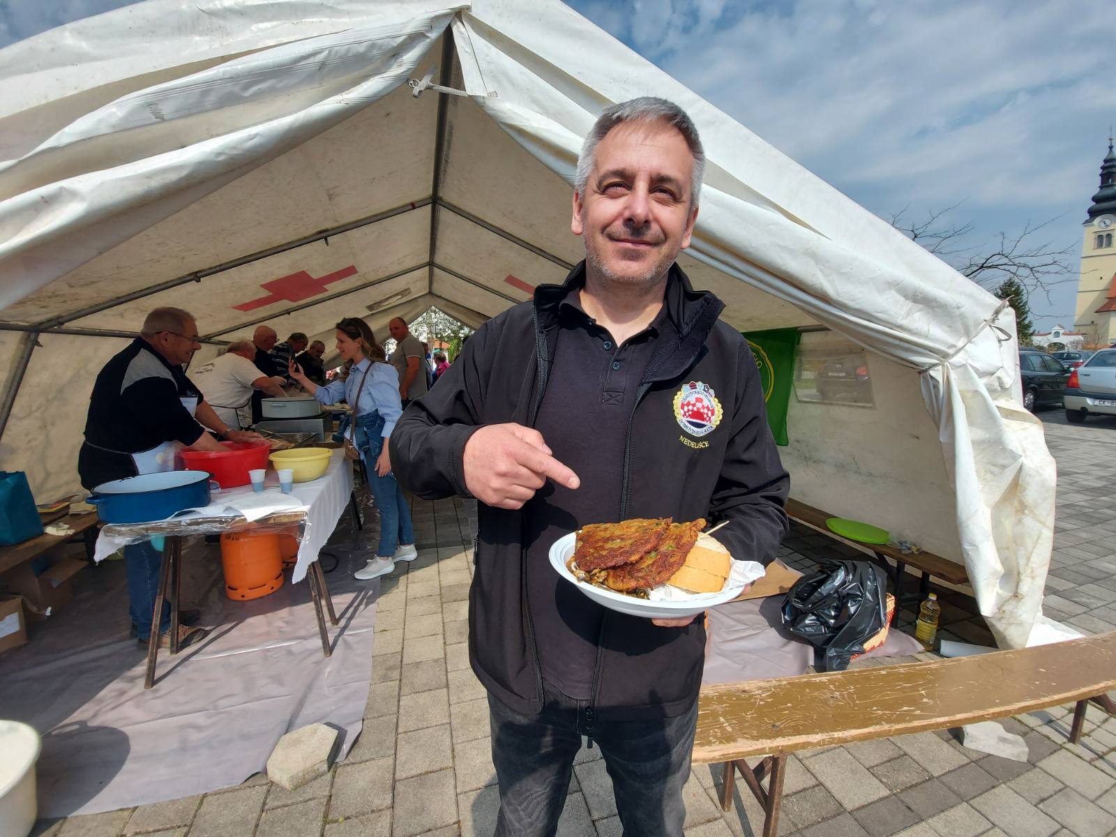 Podjela ribica u Nedelišću na Veliki petak uz humanitarnu notu