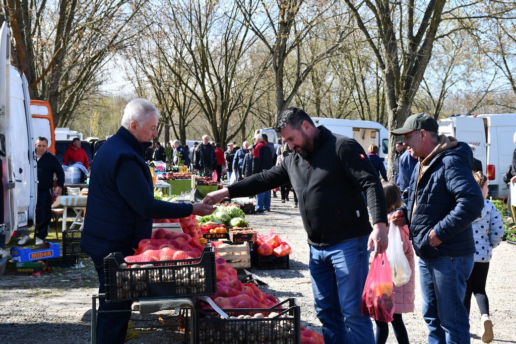 Proljetne temperature izmamile brojne posjetitelje na sajam u Čakovcu