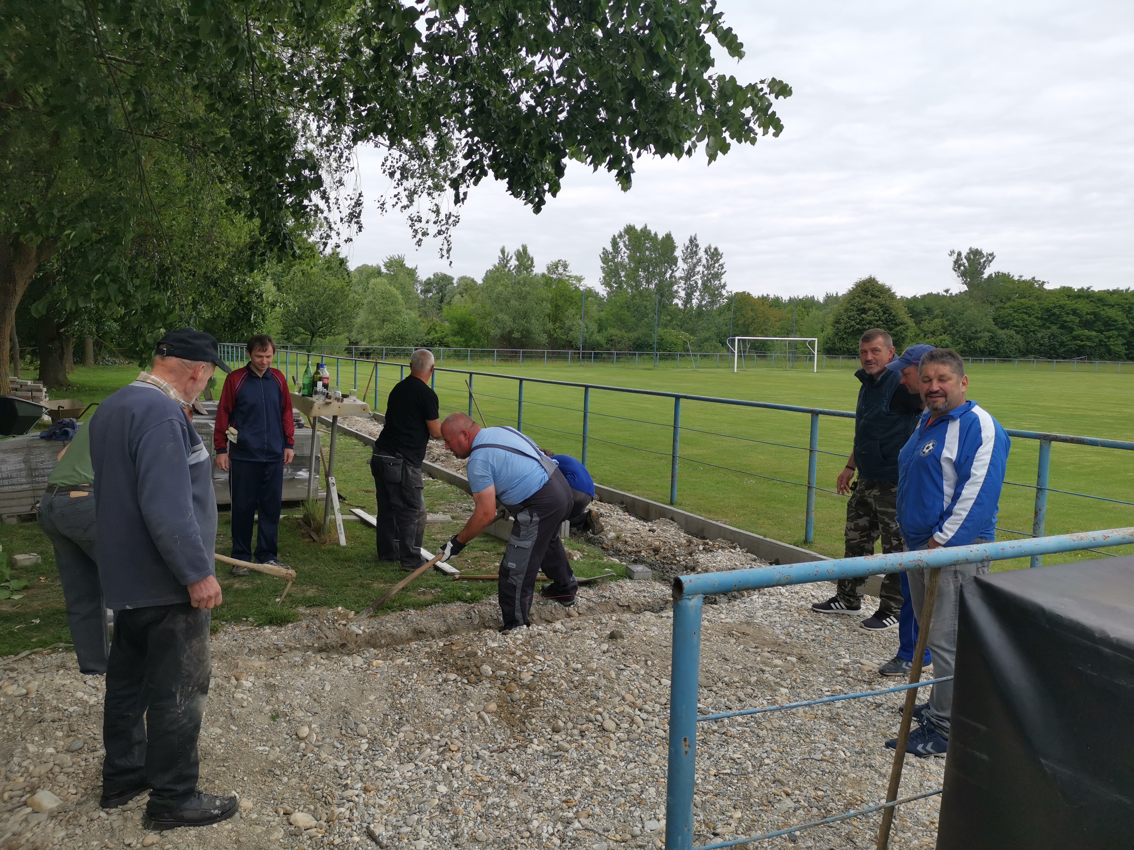 I HLAPIČINA SE BUDI Vrijedni Hlapičanci Dan državnosti odlučili provesti radno