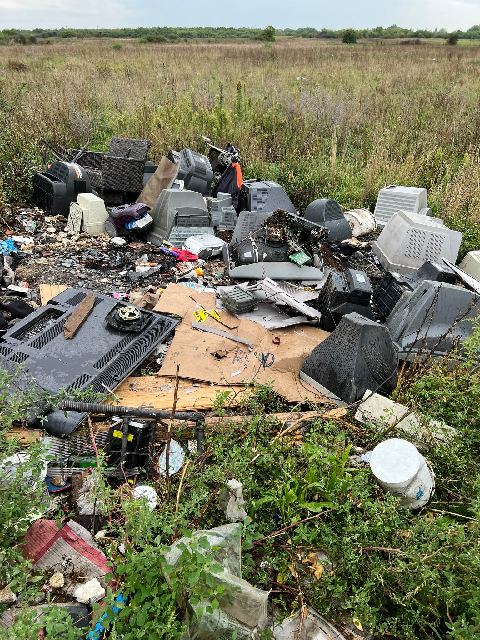 U PRIBISLAVCU NEMA POMAKA Načelnik Ladić apelira na građane da otpad ne odlažu ilegalno! U PRIBISLAVCU NEMA POMAKA Načelnik Ladić apelira na građane da otpad ne odlažu ilegalno!