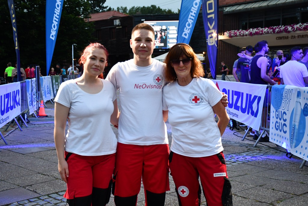 POGLEDAJTE TKO JE SVE TRČAO Veliki broj trkača na ‘Čakovečkom noćnom ceneru’