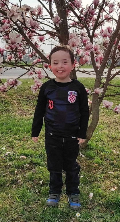 UPOZNAJTE ZRINA Veselog i vedrog dječaka koji osvaja svojim zaraznim osmijehom