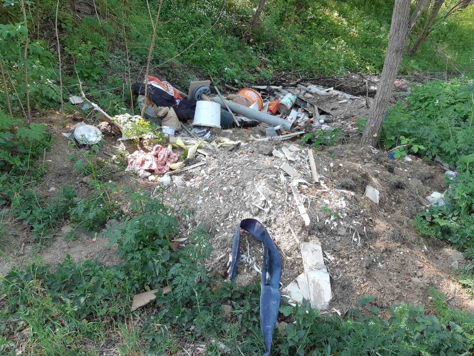 Sanirano ilegalno odlagalište otpada uz romsko naselje Sitnice