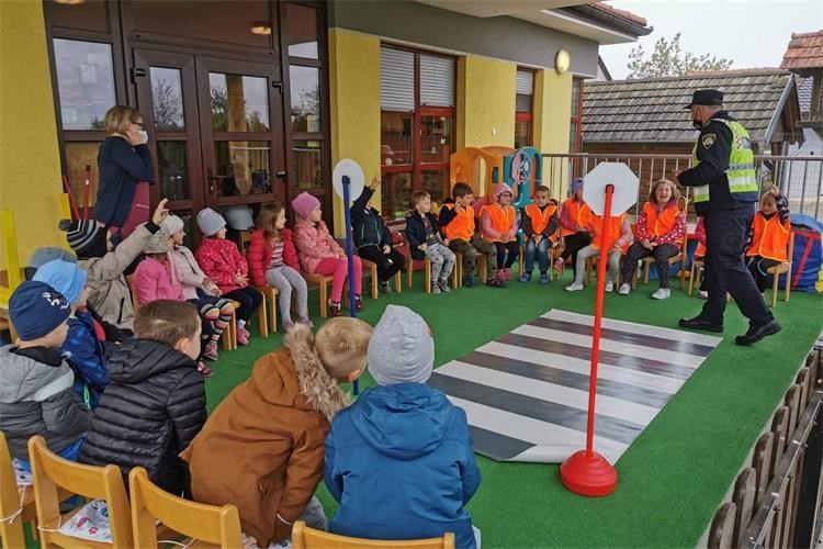 FOTO Policijski pas Atari oduševio klince u dječjim vrtićima na području Grada Preloga