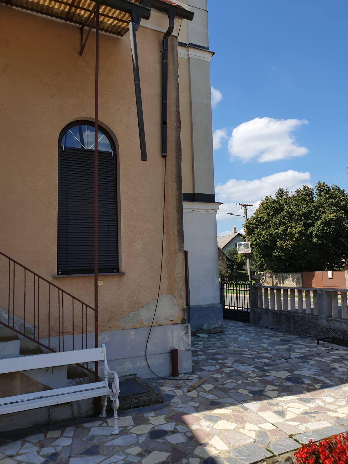 BEZ SRAMA I STRAHA Lopovi s crkve u Pribislavcu ukrali bakrene žljebove