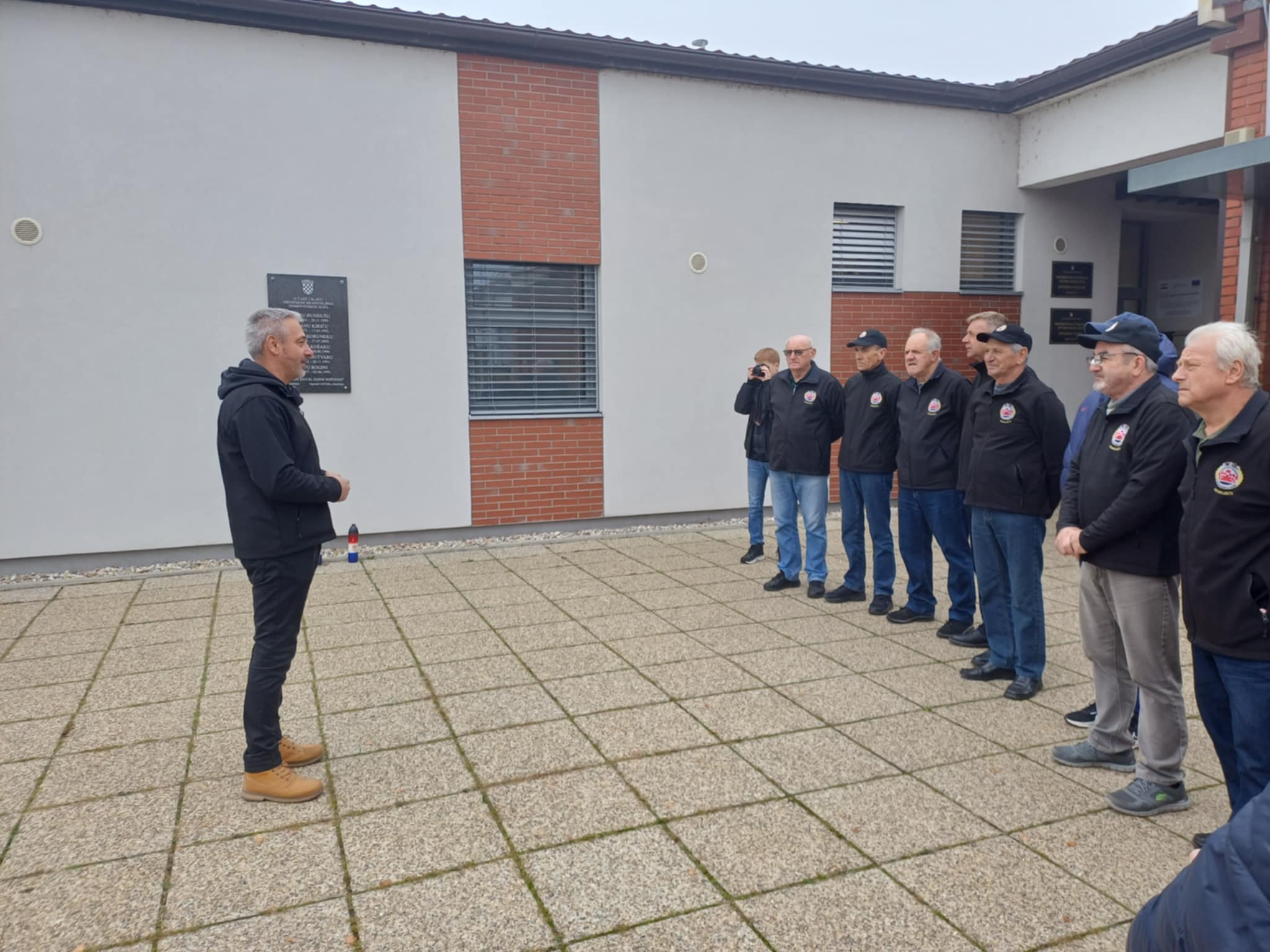 9a60b6df-7e16-45cf-8c7a-667770ab06ac