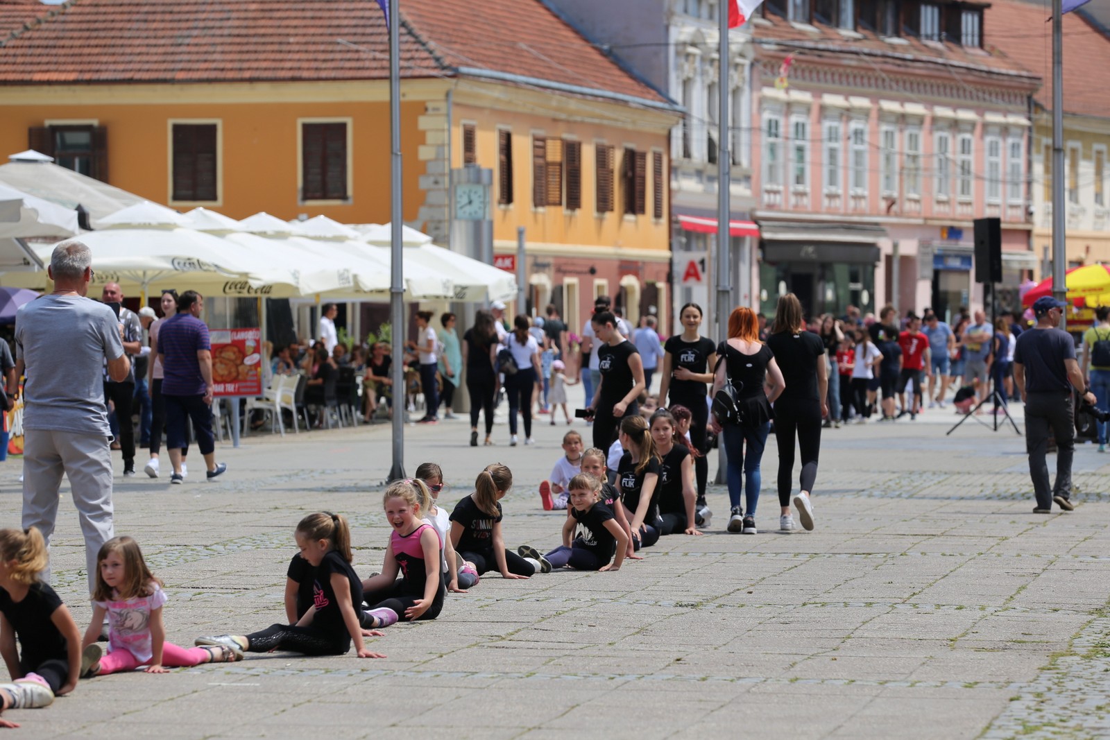 BRAVO! 356 Međimuraca i Međimurki zajedničkim je snagama napravilo više od 600 metara dugu špagu BRAVO! 356 Međimuraca i Međimurki zajedničkim je snagama napravilo više od 600 metara dugu špagu