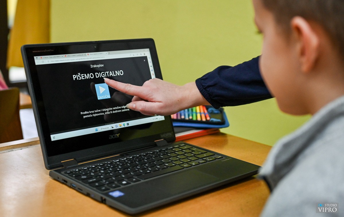 Donacija prijenosnih računala Osnovnoj školi Prelog