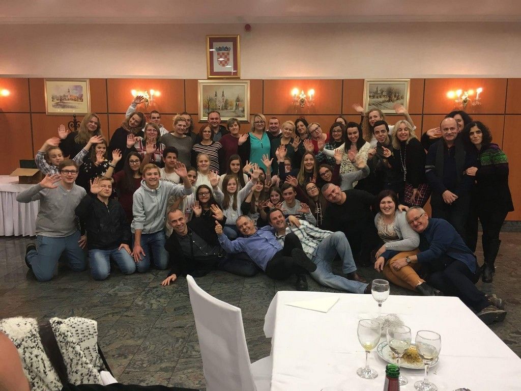 fbimg1481663270793572991