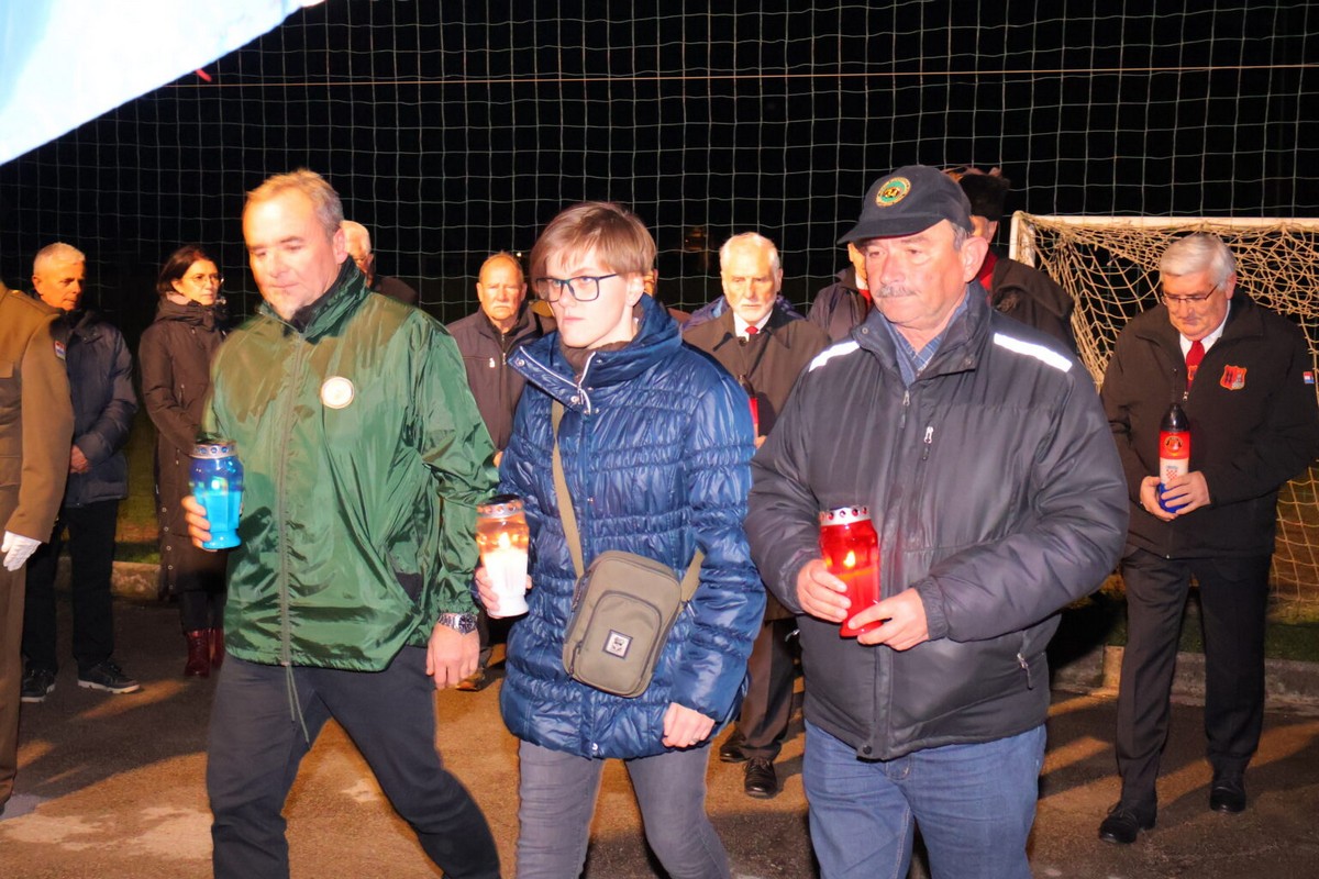 DAN SJEĆANJA Čakovec se i ove godine dostojanstveno prisjetio žrtava Vukovara i Škrabrnje te obljetnice pogibije Nikole VII. Zrinskog DAN SJEĆANJA Čakovec se i ove godine dostojanstveno prisjetio žrtava Vukovara i Škrabrnje te obljetnice pogibije Nikole VII. Zrinskog