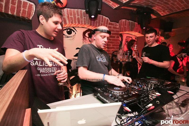 slika0017Podroom (Subota, 9.2. – Carninival House Party – DJ Mario Amarillo)