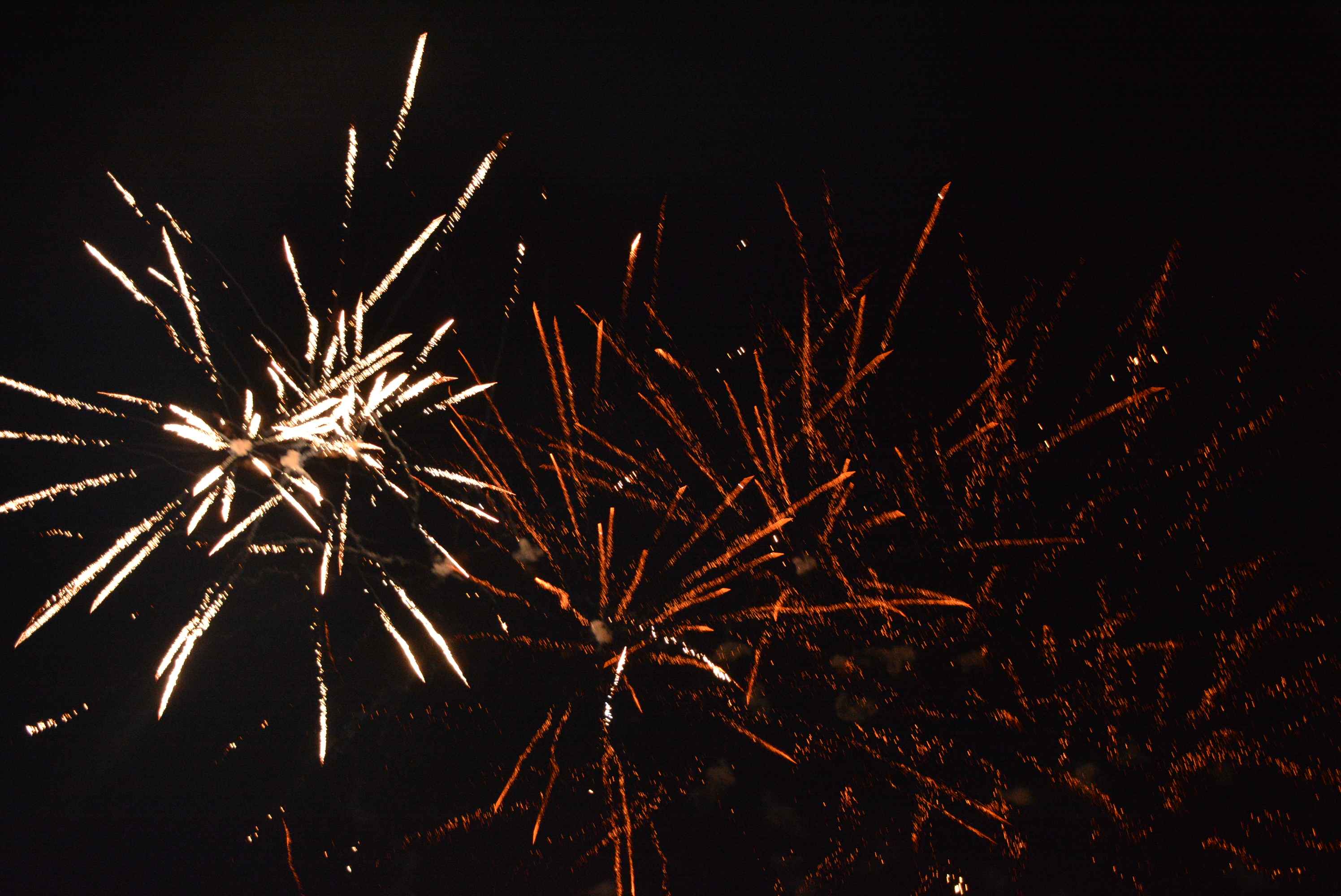 FOTO/VIDEO Čakovec veselo proslavio dolazak 2024. uz ritam ‘Noćne smjene’ i puni trg