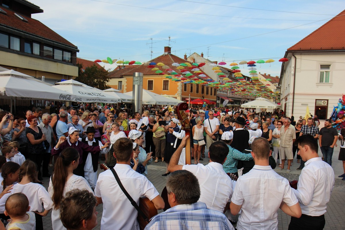 Tri međimurska KUD-a predstavila međimursku tradiciju na Porcijunkulovom