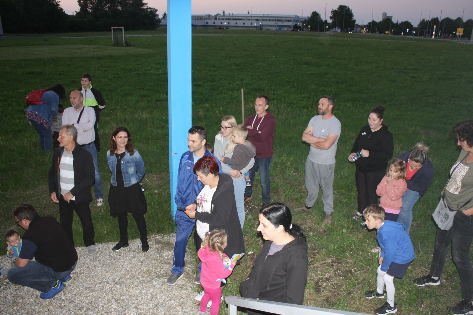 Stotinjak djece u Savskoj Vesi teleskopima promatralo Mjesec