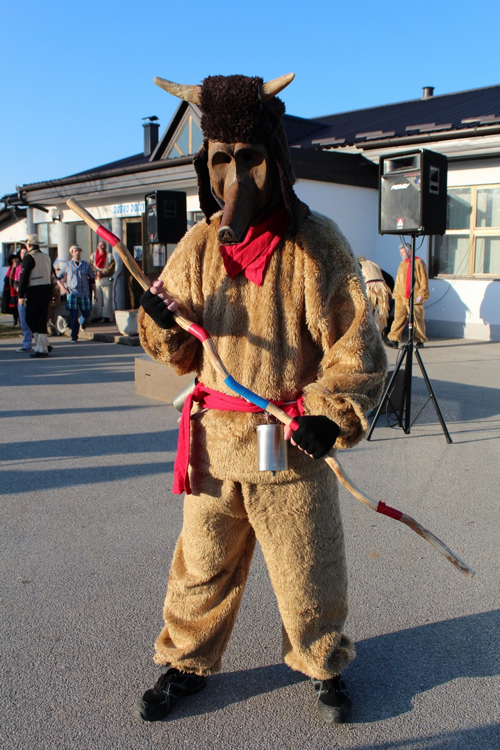 Maškare okupirale Zasadbreg 28. godinu za redom