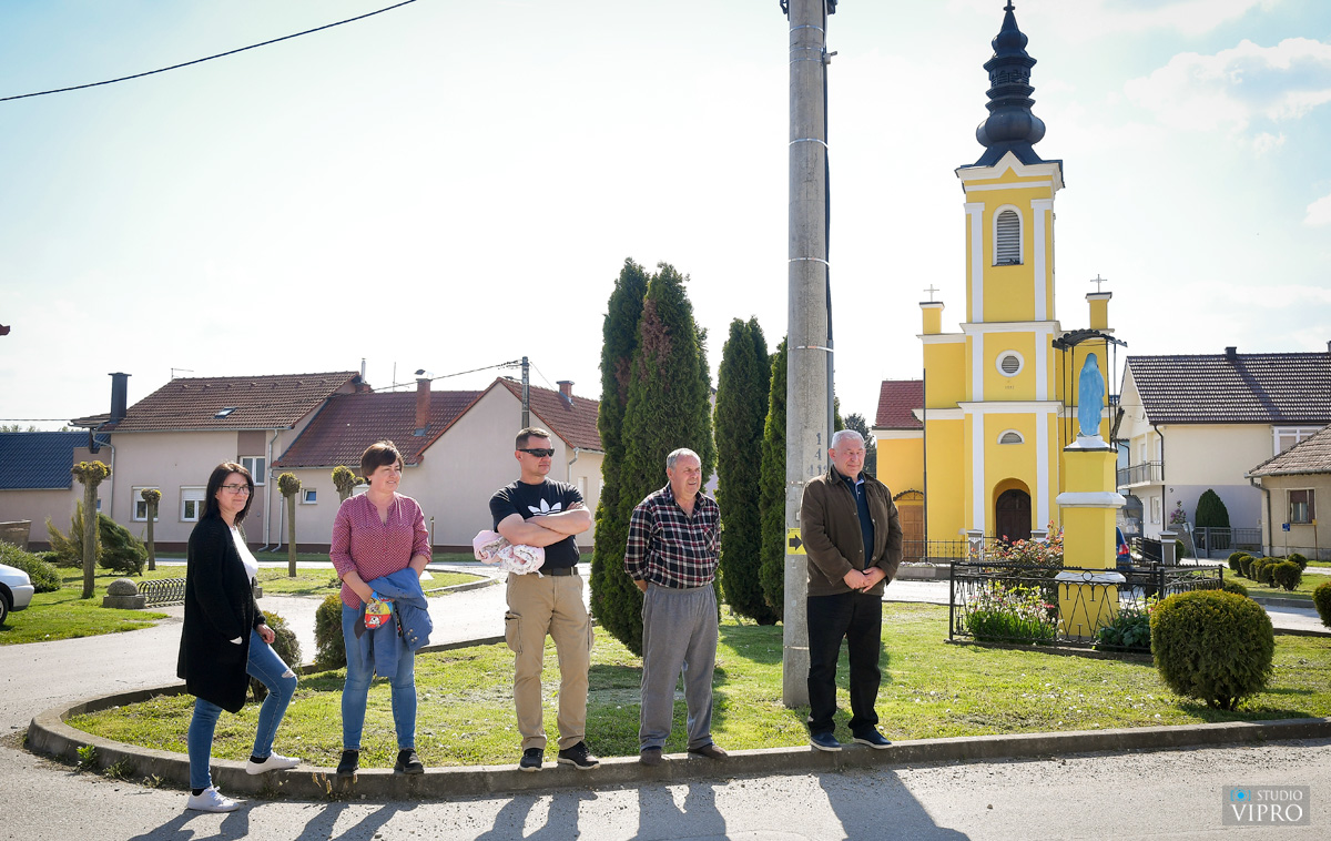 Mala slobodna knjižnica u Oporovcu