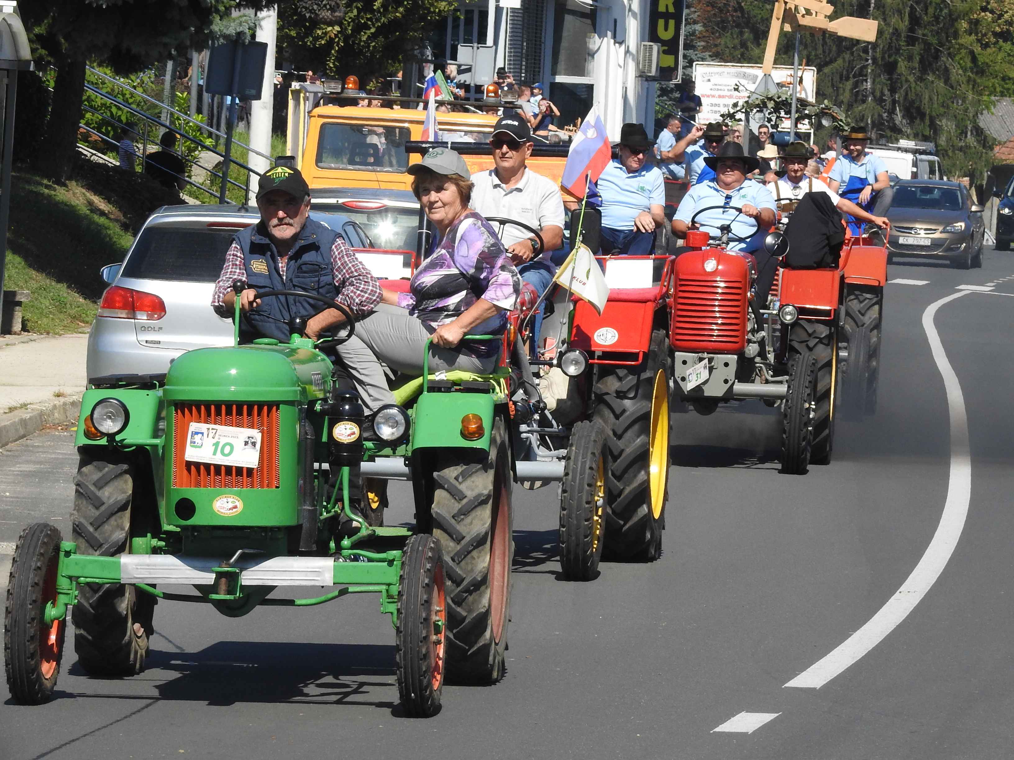 SELNICA Pogledajte kako je bilo na 17. susretu starih traktora
