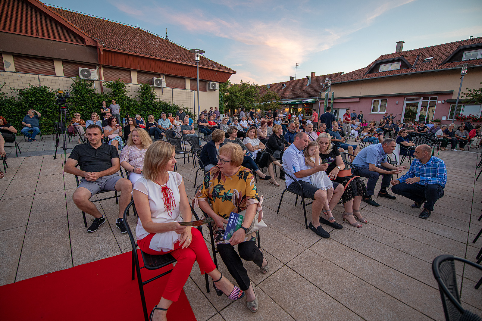 Pod zvjezdanim nebom: Brojna publika uživala u ‘Operi pod zvijezdama’