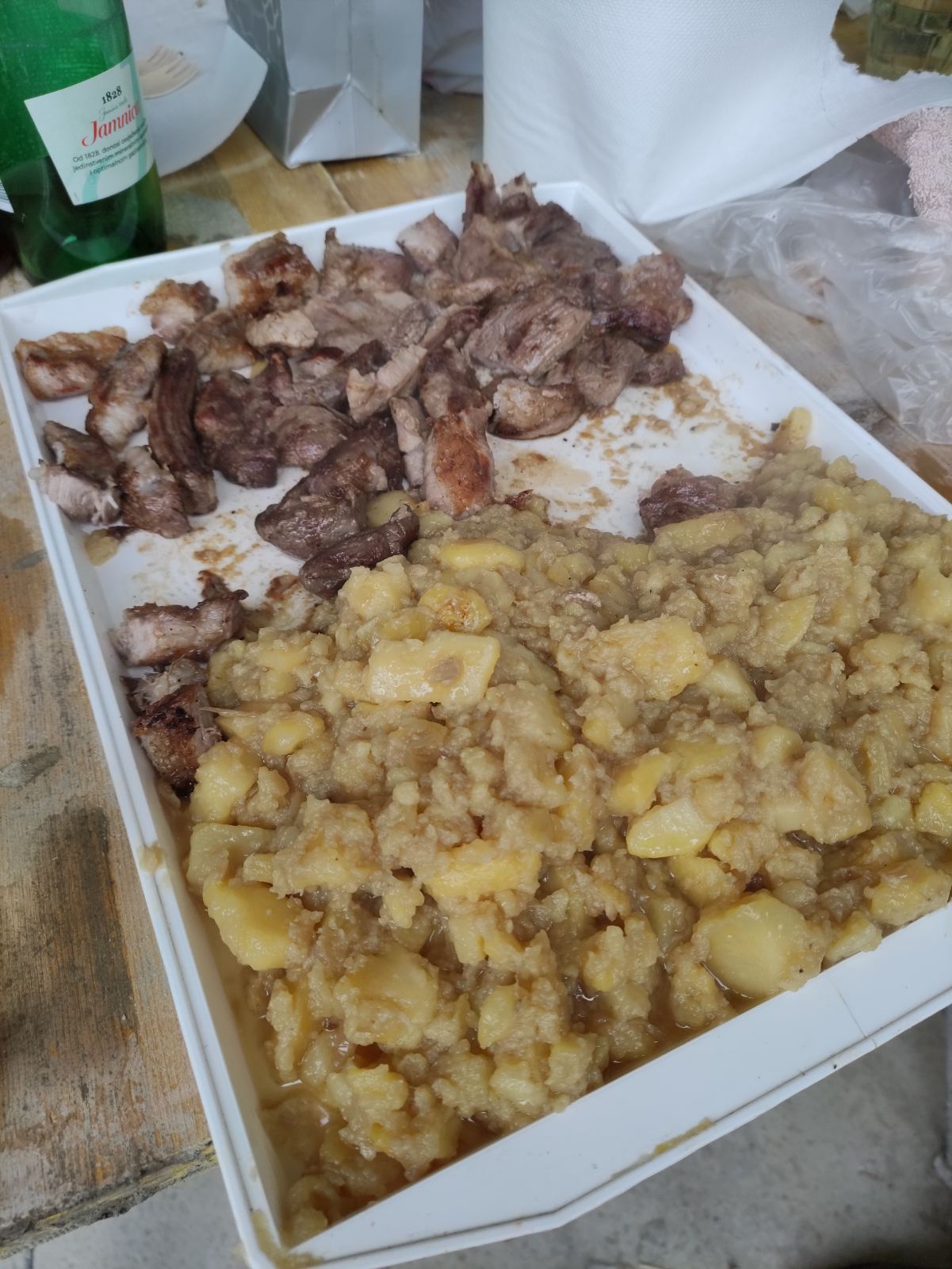 Tradicijsko kolinje okupilo članove kotoripskog Graničara, pripremali razne delicije