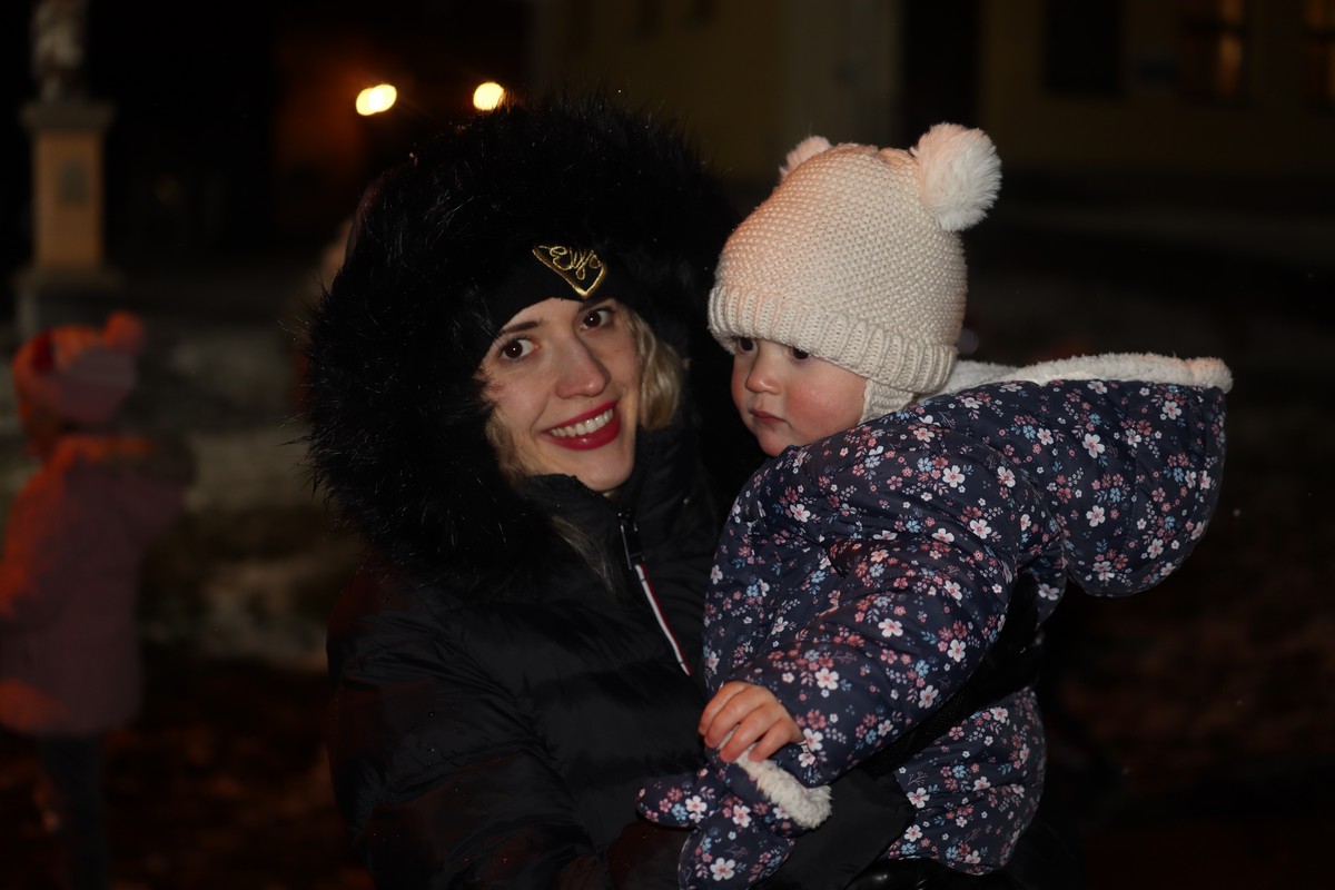 SVETI MARTIN NA MURI Paljenjem prve adventske svijeće započelo je najradosnije doba u godini