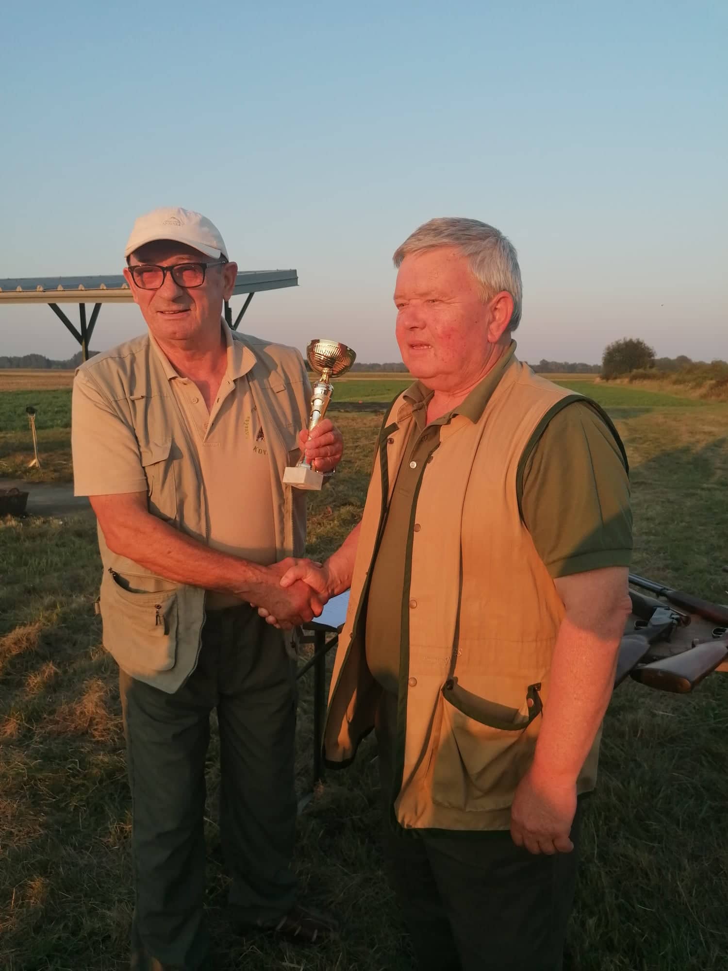 LOVAČKO DRUŠTVO JAREBICA Održano je društveno gađanje glinenih golubova