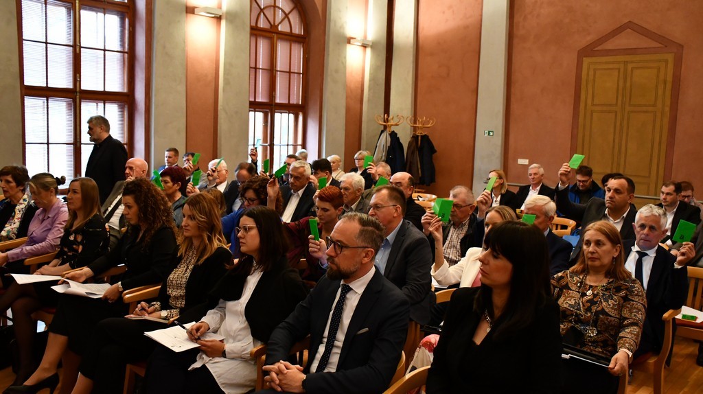 SPORAZUM O SURADNJI I PRIJATELJSTVU Međimurska županija potpisat će Sporazum s Gradom Nagykanizseom SPORAZUM O SURADNJI I PRIJATELJSTVU Međimurska županija potpisat će Sporazum s Gradom Nagykanizseom