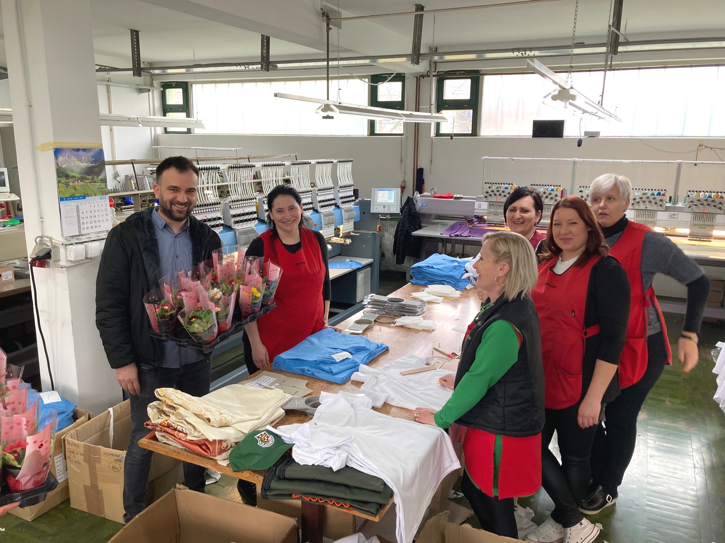 Načelnik Vratišinca Mihael Grbavec mještanke iznenadio jaglacima povodom Dana žena