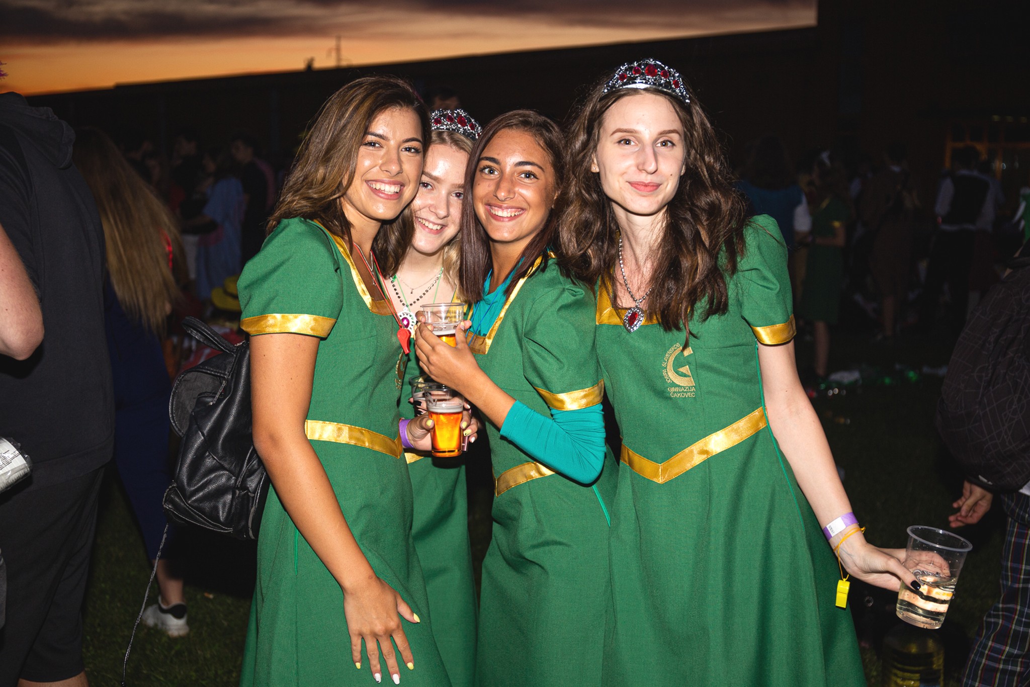 MATURANTI SE ZABAVLJAJU Odlična zabava za kraj na Mesapu