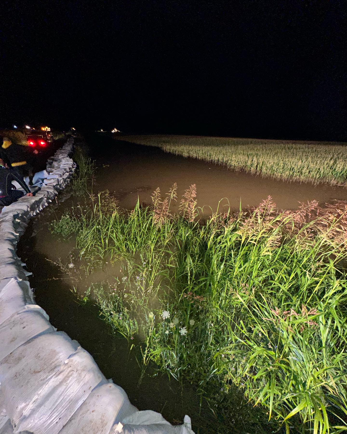 RADILI CIJELU NOĆ Neprospavana noć u Pušćinama, svi se ujedinili i radili zečji nasip