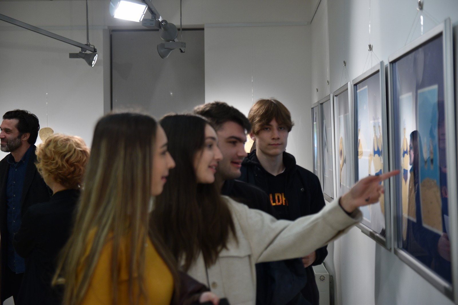 PRELOG Otvorena samostalna izložba ‘Godišnji’ akademske umjetnice Marine Ćorić