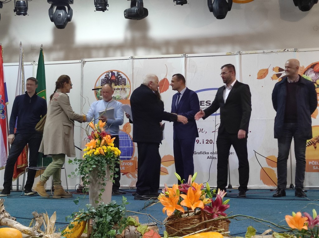 OCJENJIVANJE MEDA Pčelarima dodijeljeno 20 zlatnih, 35 srebrnih i 10 brončanih priznanja