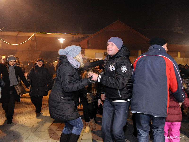 330114073dsc0618945498