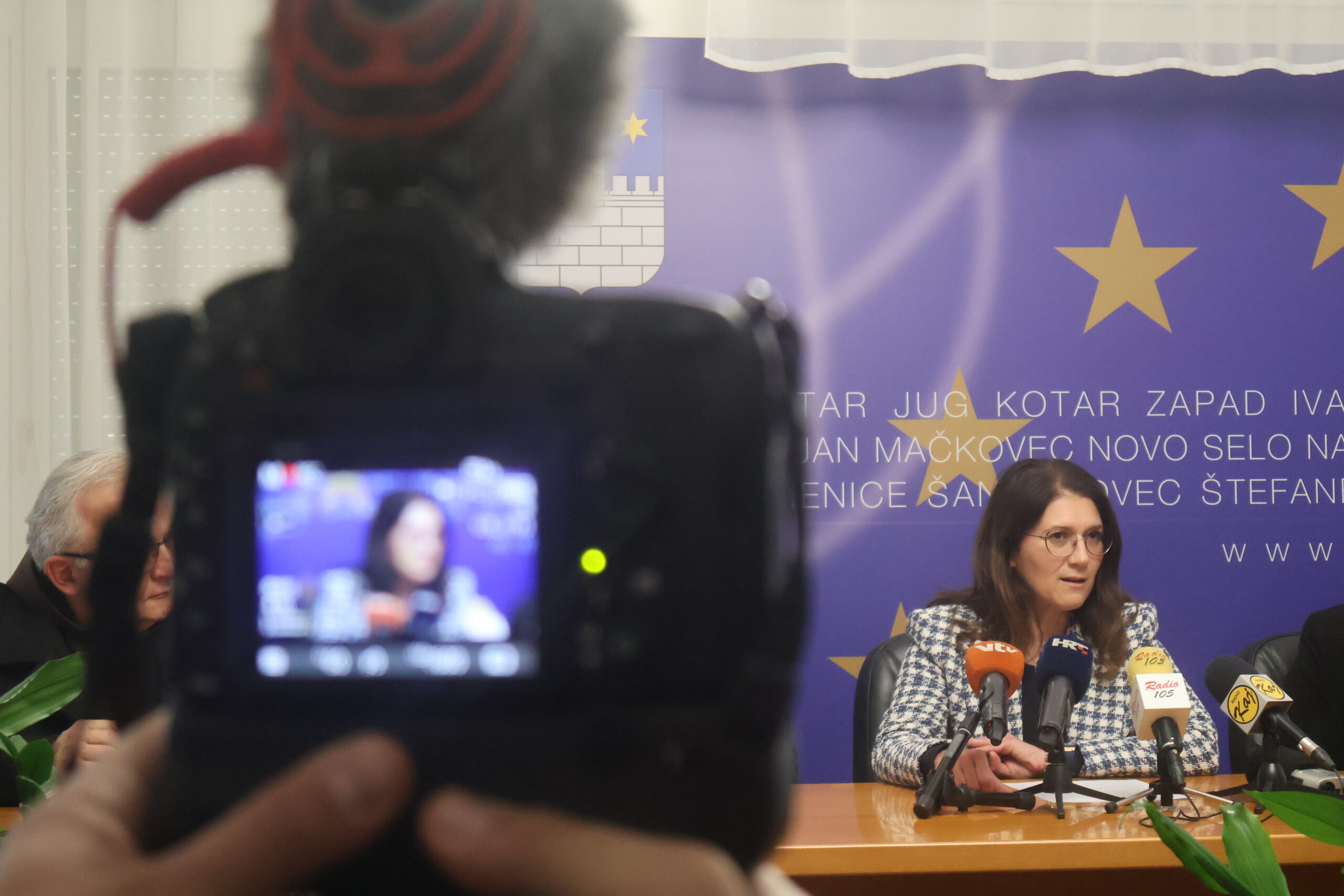 BOŽIĆNA BAJKA U ČAKOVCU Advent u gradu Zrinskih uz veliko klizalište i Gastro rutu bogatu nagradama! BOŽIĆNA BAJKA U ČAKOVCU Advent u gradu Zrinskih uz veliko klizalište i Gastro rutu bogatu nagradama!