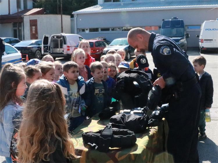 Zvjezdice posjetile Policijsku upravu međimursku