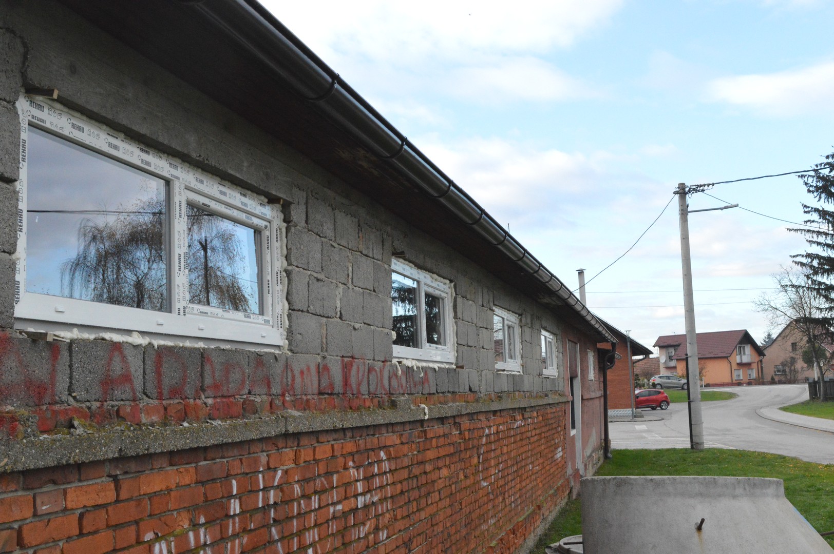 KOTORIBA Spremište za komunalne strojeve dobilo novi krov, prozore i vrata, u planu i obnova fasade KOTORIBA Spremište za komunalne strojeve dobilo novi krov, prozore i vrata, u planu i obnova fasade