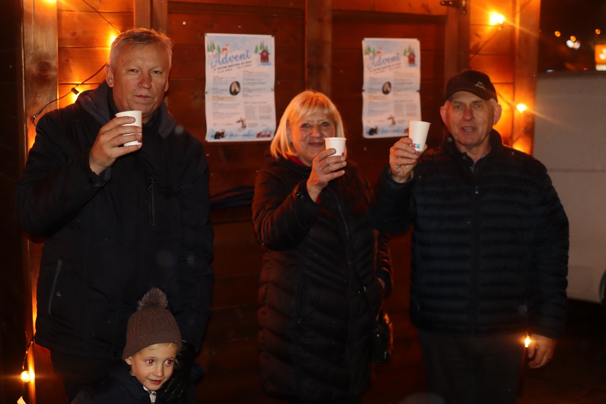 SVETI MARTIN NA MURI Paljenjem prve adventske svijeće započelo je najradosnije doba u godini