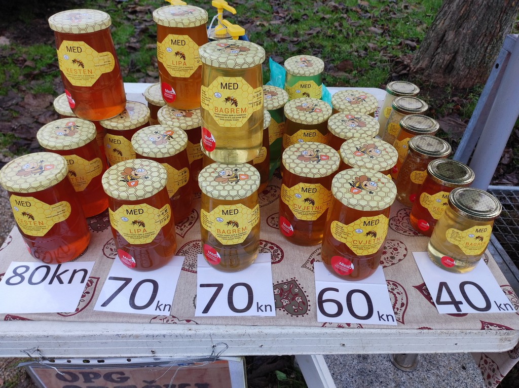 ČAKOVEČKI SAJAM Nema čega nema pa čak i – božićnih žaruljica!