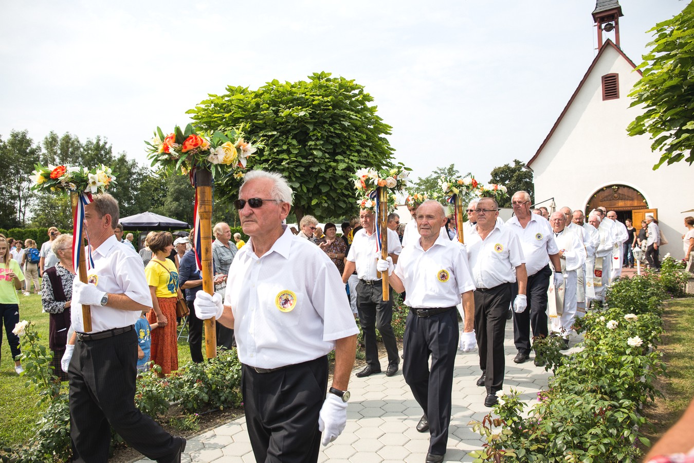 Deseta obljetnica posvete prvog Hrvatskog schönstattskog svetišta Kraljice srca u Maloj Subotici Deseta obljetnica posvete prvog Hrvatskog schönstattskog svetišta Kraljice srca u Maloj Subotici