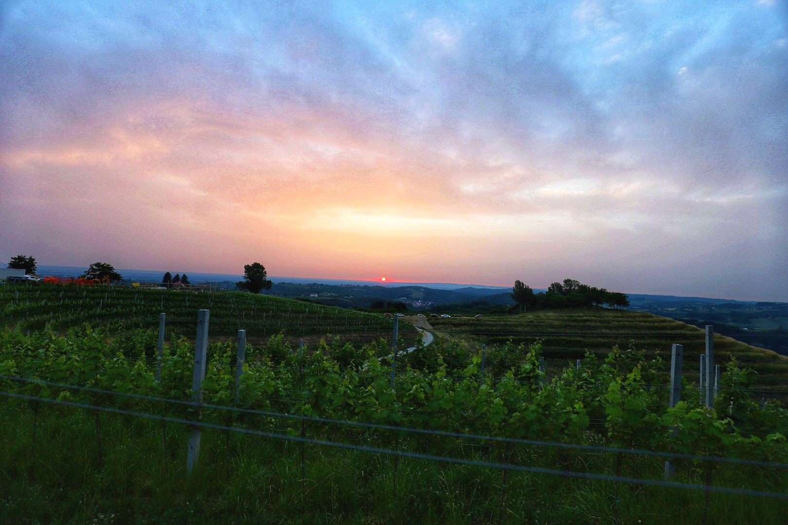 PRIZOR KOJI SE PAMTI Doček prvih zraka ljetnog sunca na Mađerkinom bregu nikog nije ostavio ravnodušnim PRIZOR KOJI SE PAMTI Doček prvih zraka ljetnog sunca na Mađerkinom bregu nikog nije ostavio ravnodušnim