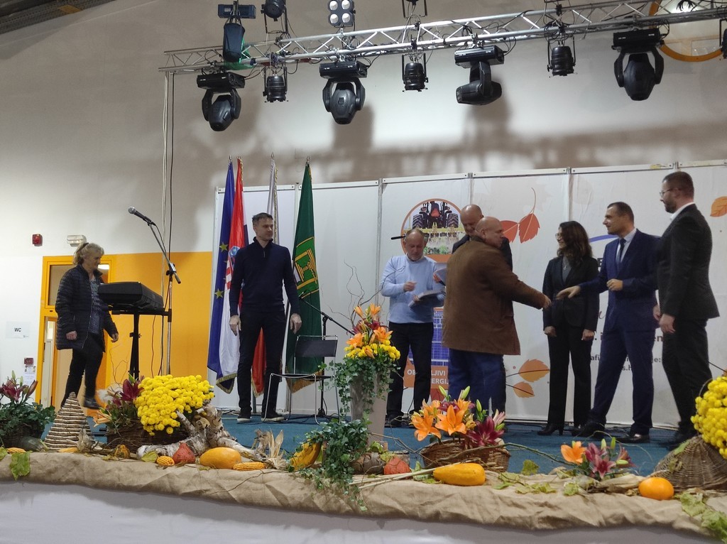 OCJENJIVANJE MEDA Pčelarima dodijeljeno 20 zlatnih, 35 srebrnih i 10 brončanih priznanja