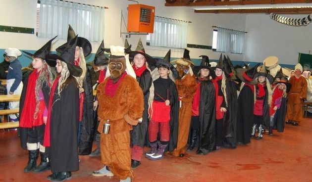 slika0005 Fašnički maskenbal u Zasadbregu (Subota, 2.2.2013.) slika0005 Fašnički maskenbal u Zasadbregu (Subota, 2.2.2013.)