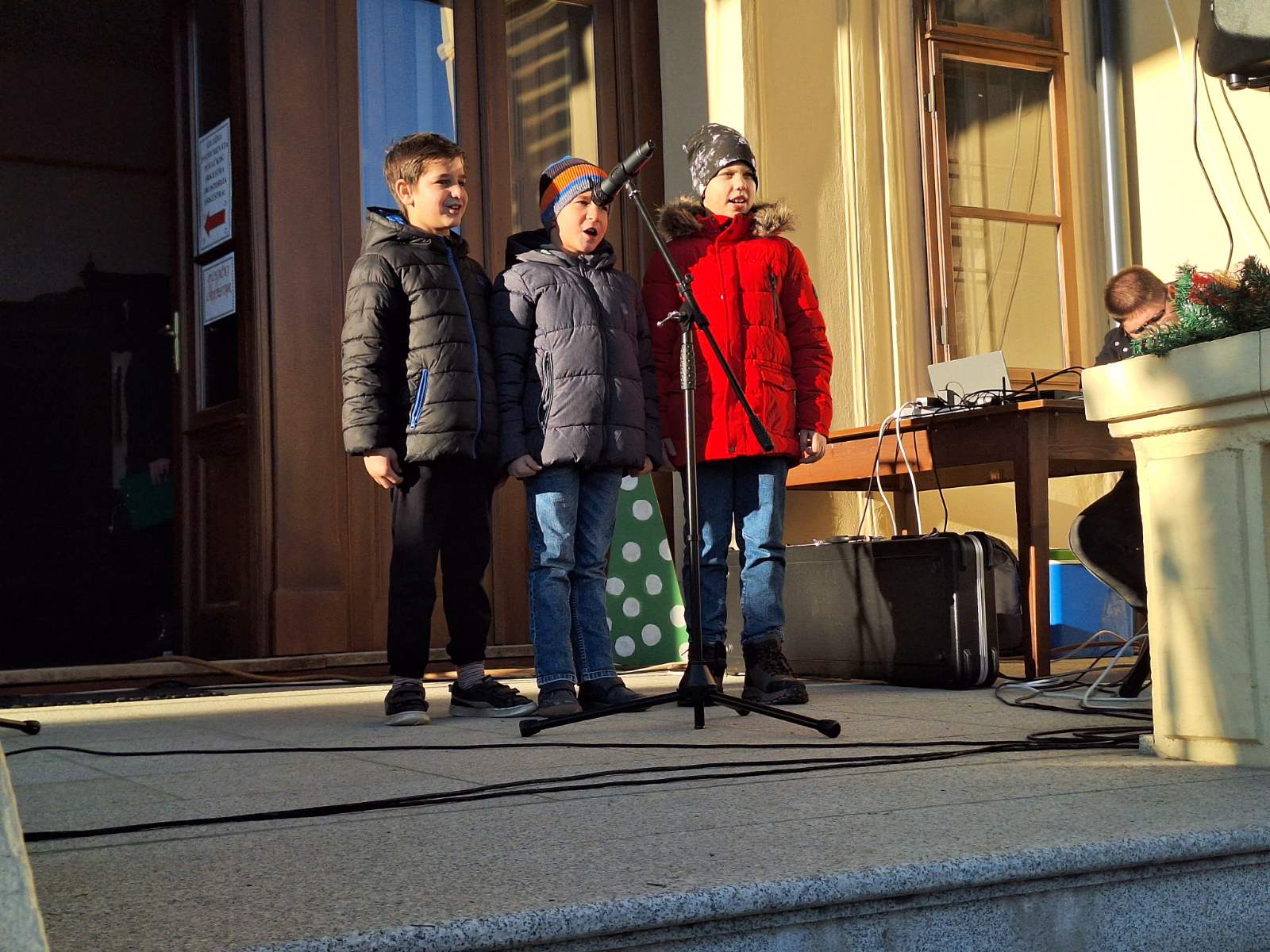 FOTO/VIDEO Pogledajte blagdansku atmosferu Božićnog sajma u Donjoj Dubravi