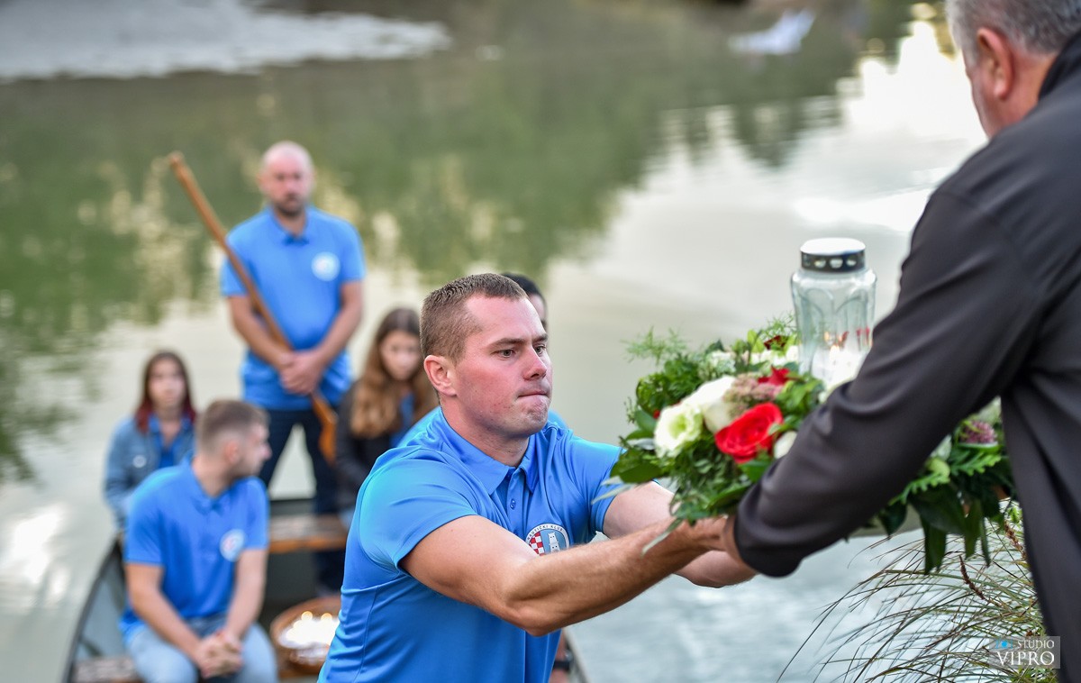 FOTO Uz molitvu i prigodan program obilježena godišnjica tragedije na rijeci Dravi