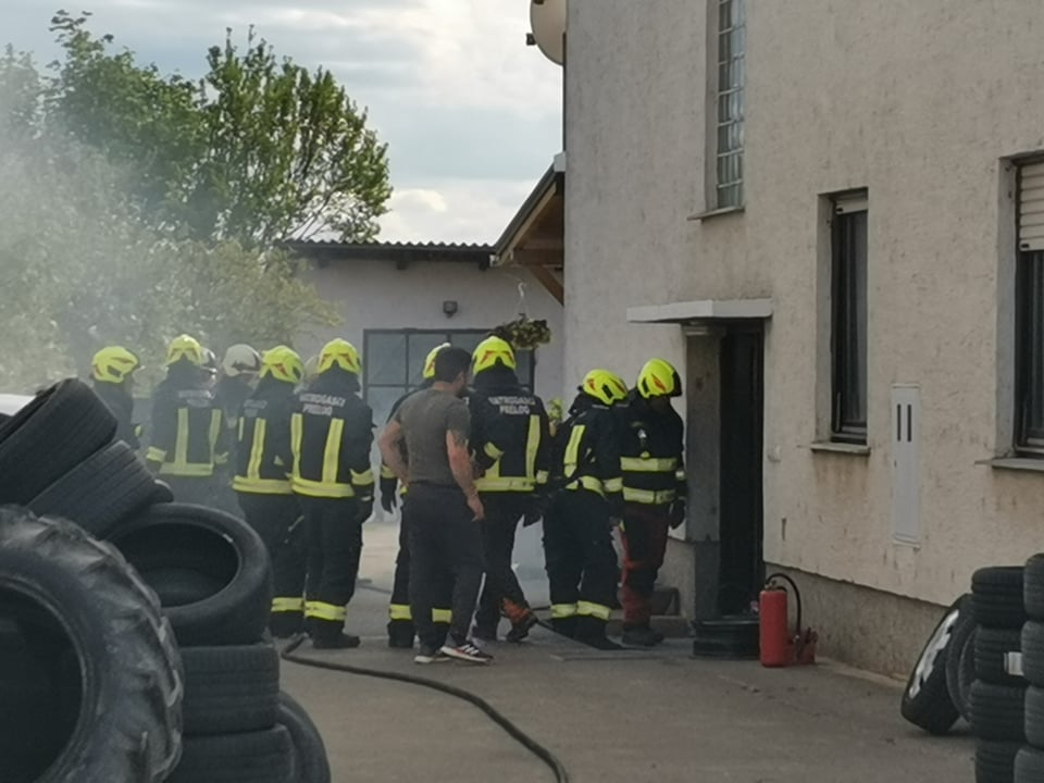 Požar podruma u Prelogu, na teren izašli brojni vatrogasci