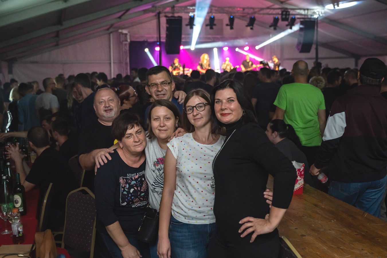 Odlična atmosfera u Kotoribi: Željko Bebek raspjevao publiku u prepunom šatoru