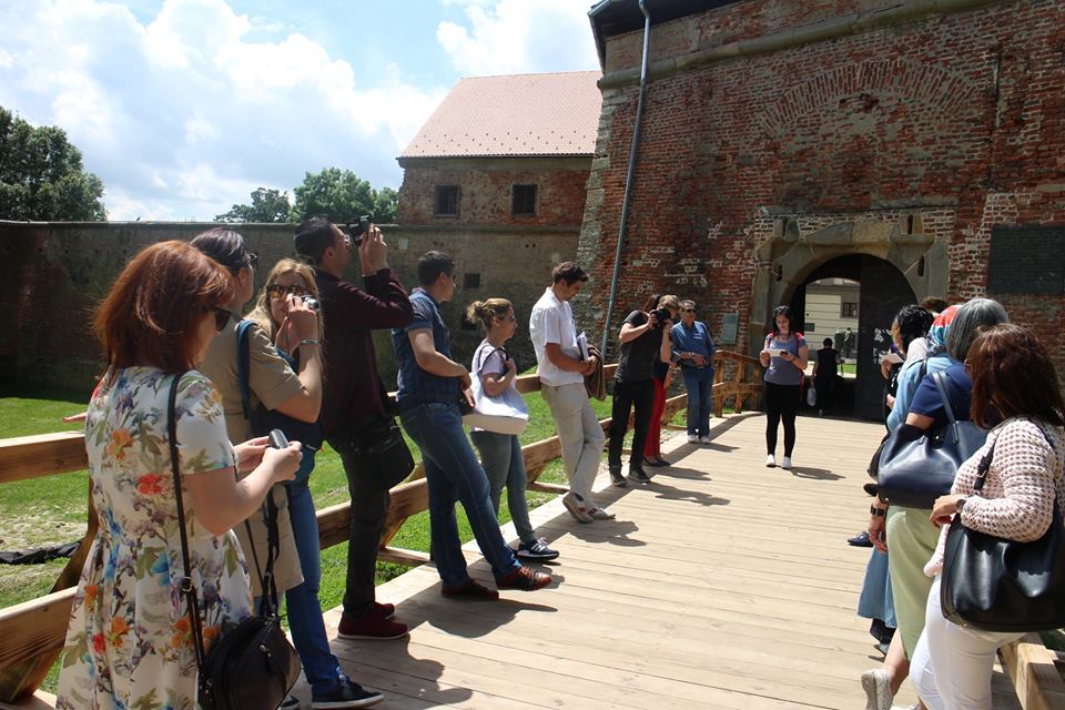 1332561310206663824498350573576