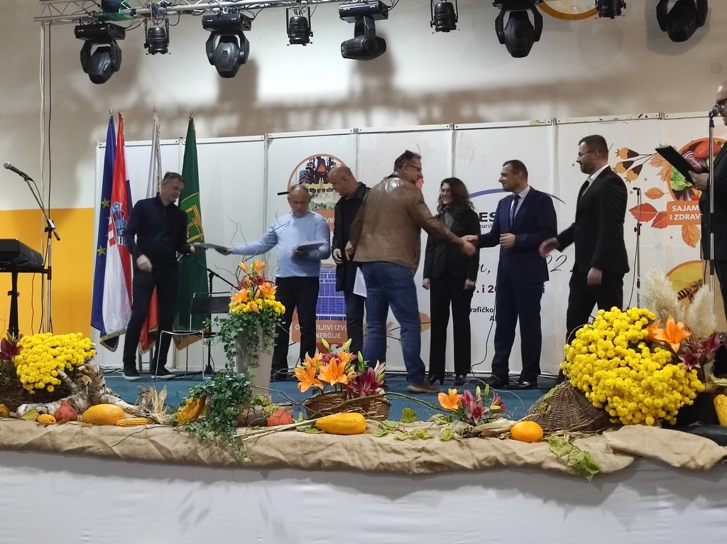 OCJENJIVANJE MEDA Pčelarima dodijeljeno 20 zlatnih, 35 srebrnih i 10 brončanih priznanja